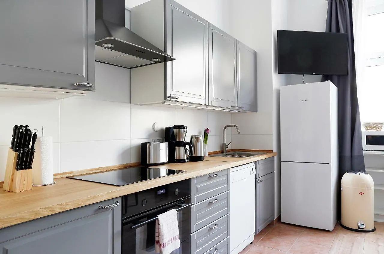Blisse By Rockchair Apartments L Superhost Status L 5 Schlafzimmer 3 Baeder 3 Balkone L Family & Business Flair Welcomes You! Berlino