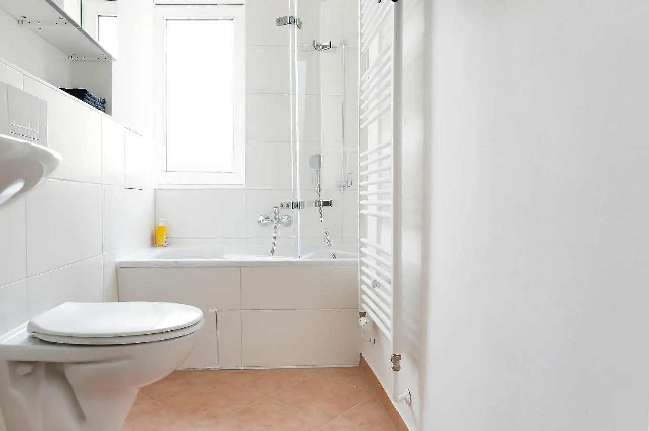Blisse By Rockchair Apartments L Superhost Status L 5 Schlafzimmer 3 Baeder 3 Balkone L Family & Business Flair Welcomes You! Berlino