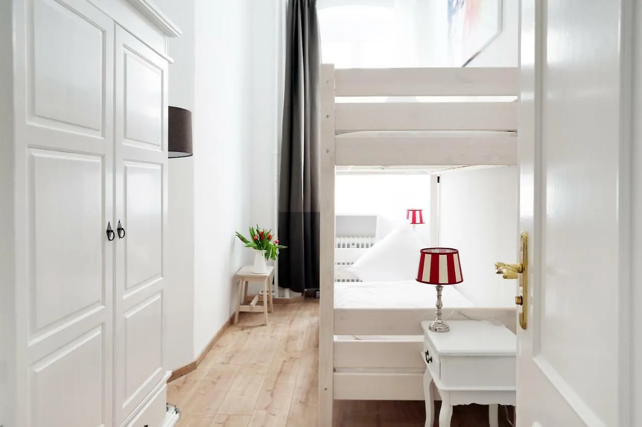 Blisse By Rockchair Apartments L Superhost Status L 5 Schlafzimmer 3 Baeder 3 Balkone L Family & Business Flair Welcomes You! Berlino 0*,